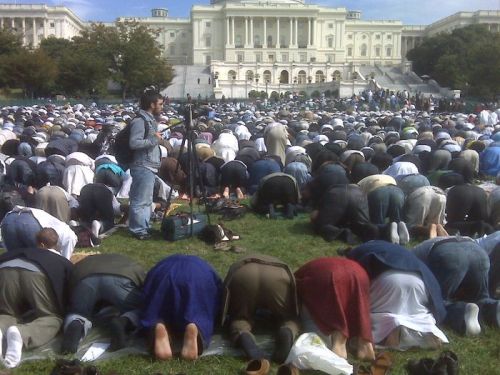 muslims-praying-at-capitol.jpg