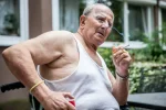 overweight-senior-man-smoking-cigarette[1].webp