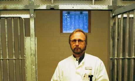 prisondoctorSeansmith2.gif