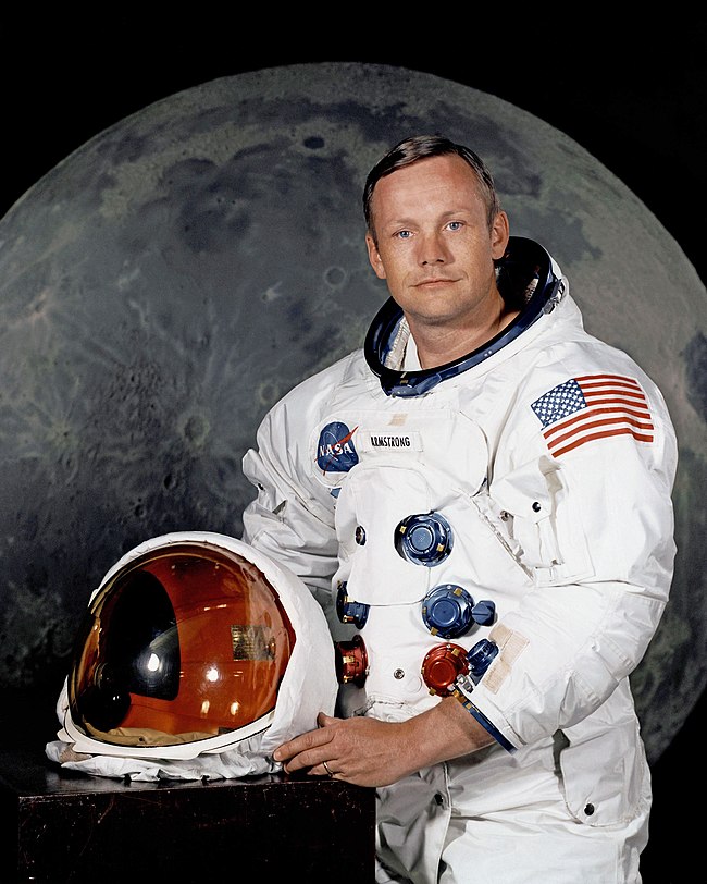 650px-Neil_Armstrong_pose.jpg